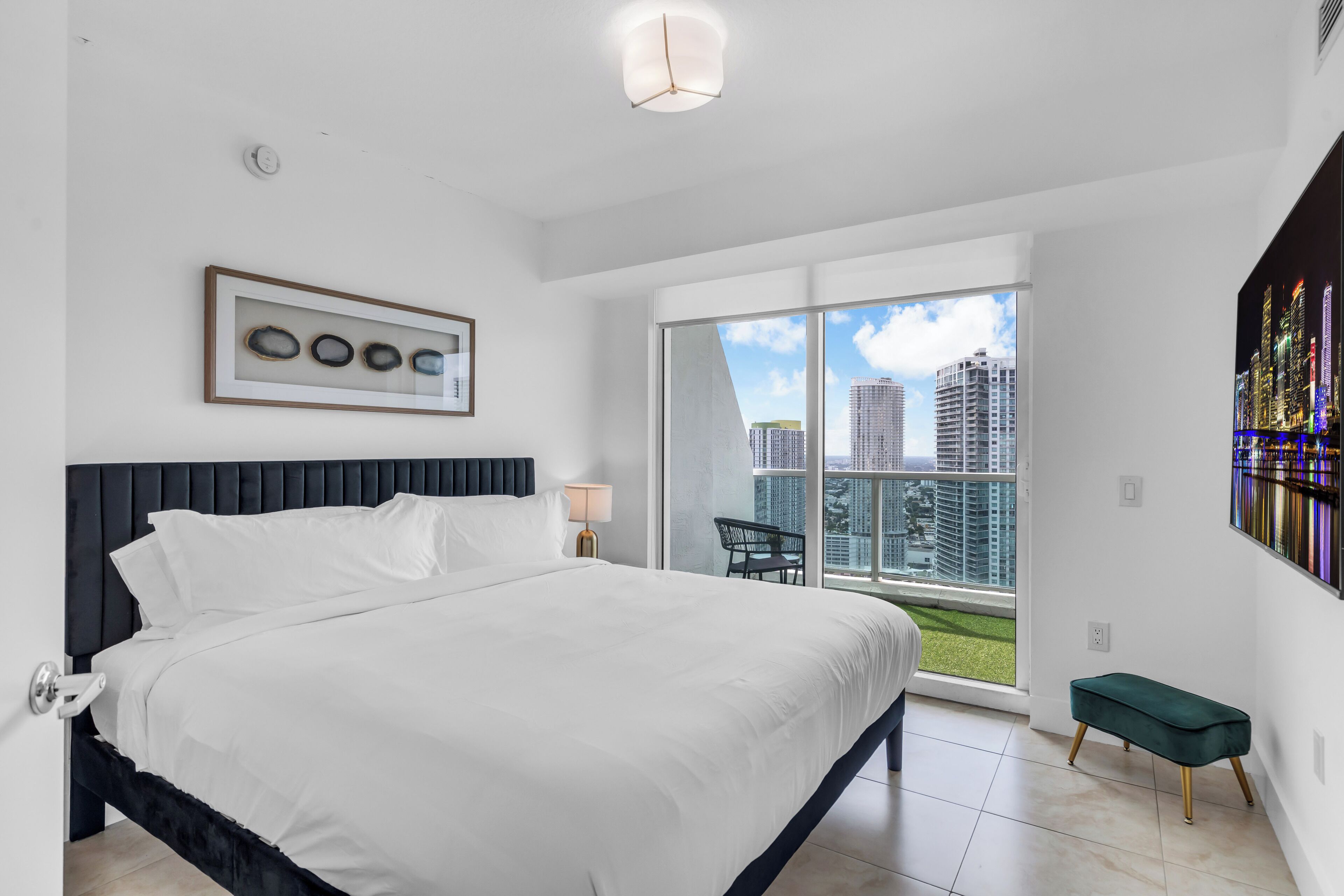 2 soverom, strykejern/-brett, internettilgang og sengetøy