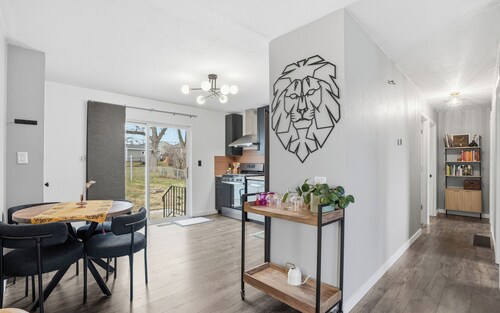 Cozy Mid-Century Modern Retreat