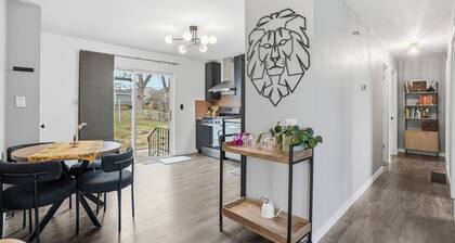 Cozy Mid-Century Modern Retreat