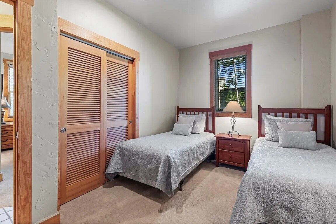 3 bedrooms, desk, travel crib, WiFi (free)