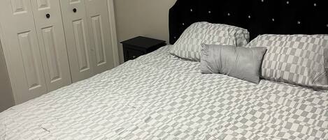 2 habitaciones, tabla de planchar con plancha, wifi y ropa de cama