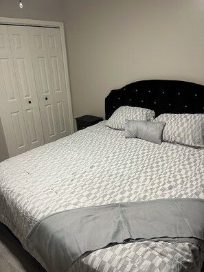 2 bedrooms, iron/ironing board, WiFi, bed sheets - Luxury At The Beach - Updated Modern 2BR~2BR Condo - Minutes to Ocean! (Myrtle Beach)