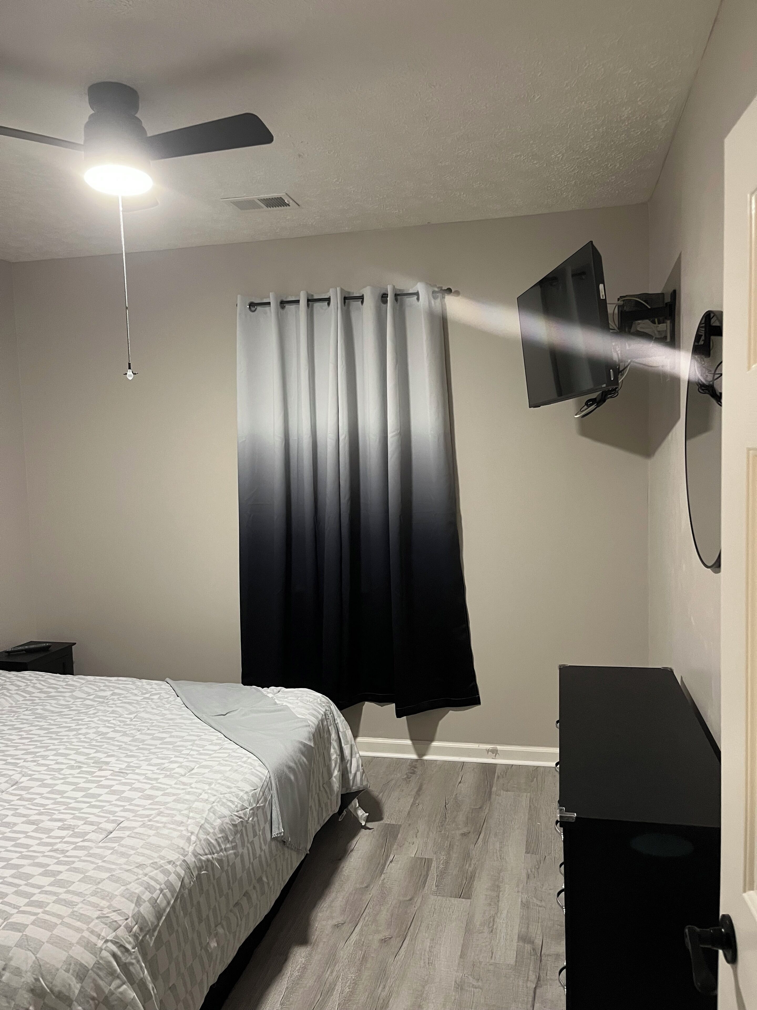 2 quartos, ferros/tábuas de passar roupa, Wi-Fi, roupa de cama