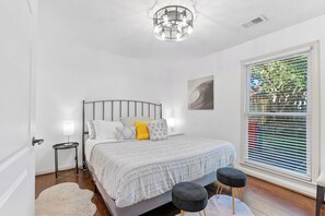 2 bedrooms, iron/ironing board, free WiFi, bed sheets