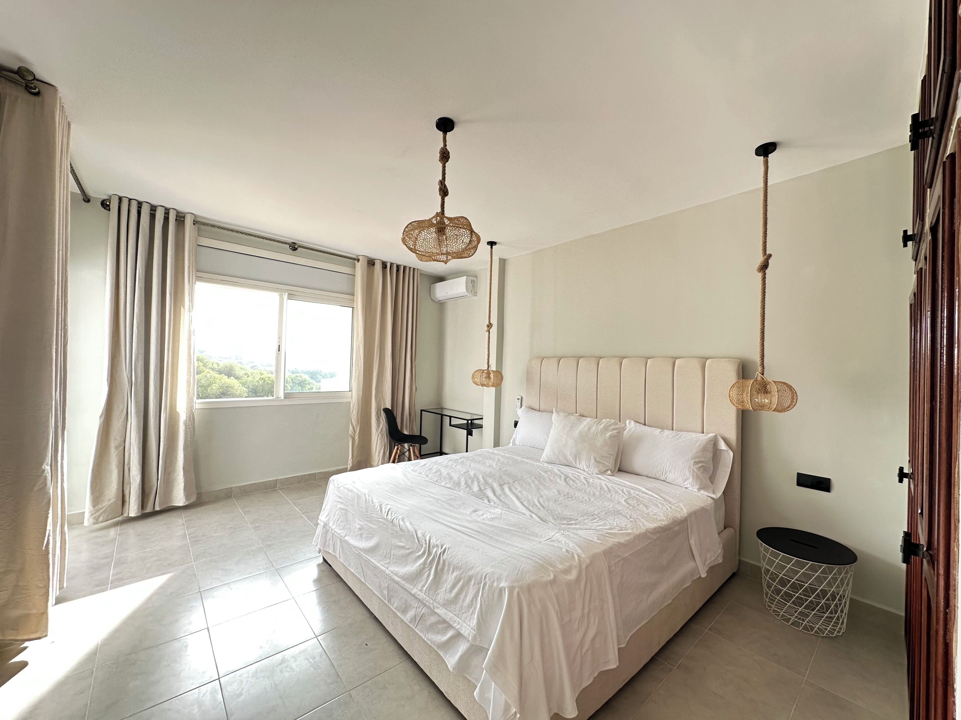 2 chambres, fer et planche à repasser, Wi-Fi, draps fournis