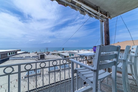 Property grounds. Ocean View Penthouse 2/2 w/Garage 2 Blocks 2 Sand!