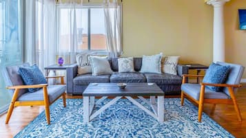 Televisión y chimenea