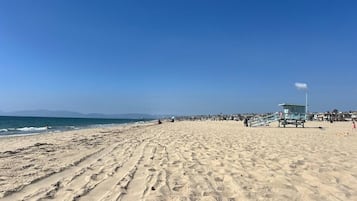 Una spiaggia nelle vicinanze