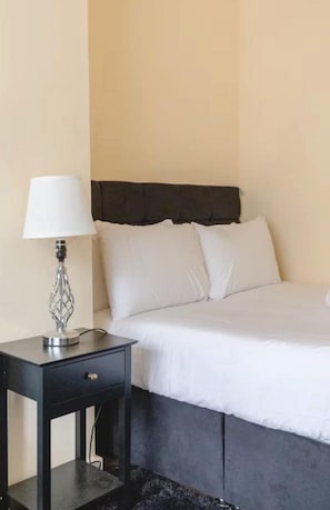 2 dormitorios, tabla de planchar con plancha, wifi y ropa de cama