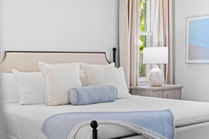 4 habitaciones, escritorio y tabla de planchar con plancha 