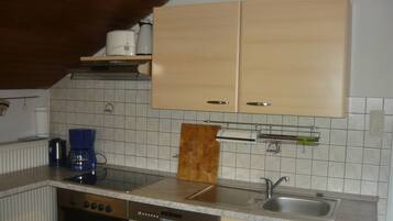 Réfrigérateur, four, plaque de cuisson, lave-vaisselle