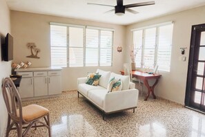Smart TV - Safe & quiet 2-bedroom apartment in perfect Manatí with cool AC (Manatí)
