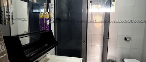 タオル、石鹸、トイレットペーパー