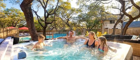 Bañera de hidromasaje al aire libre