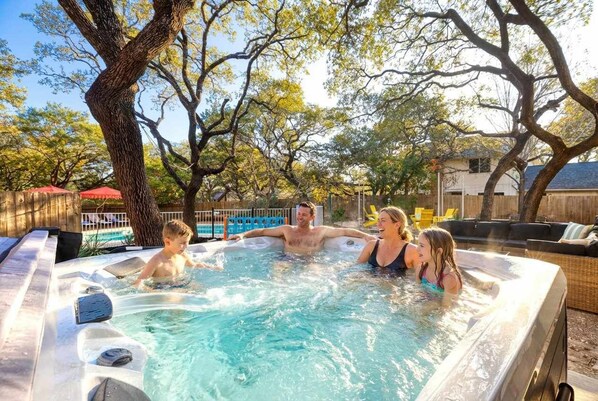 Outdoor spa tub - Sleeps 14 | Pool + Hot Tub | Near Airport (San Antonio)