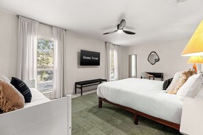 4 bedrooms, desk, iron/ironing board, travel cot - Sleeps 14 | Pool + Hot Tub | Near Airport (San Antonio)