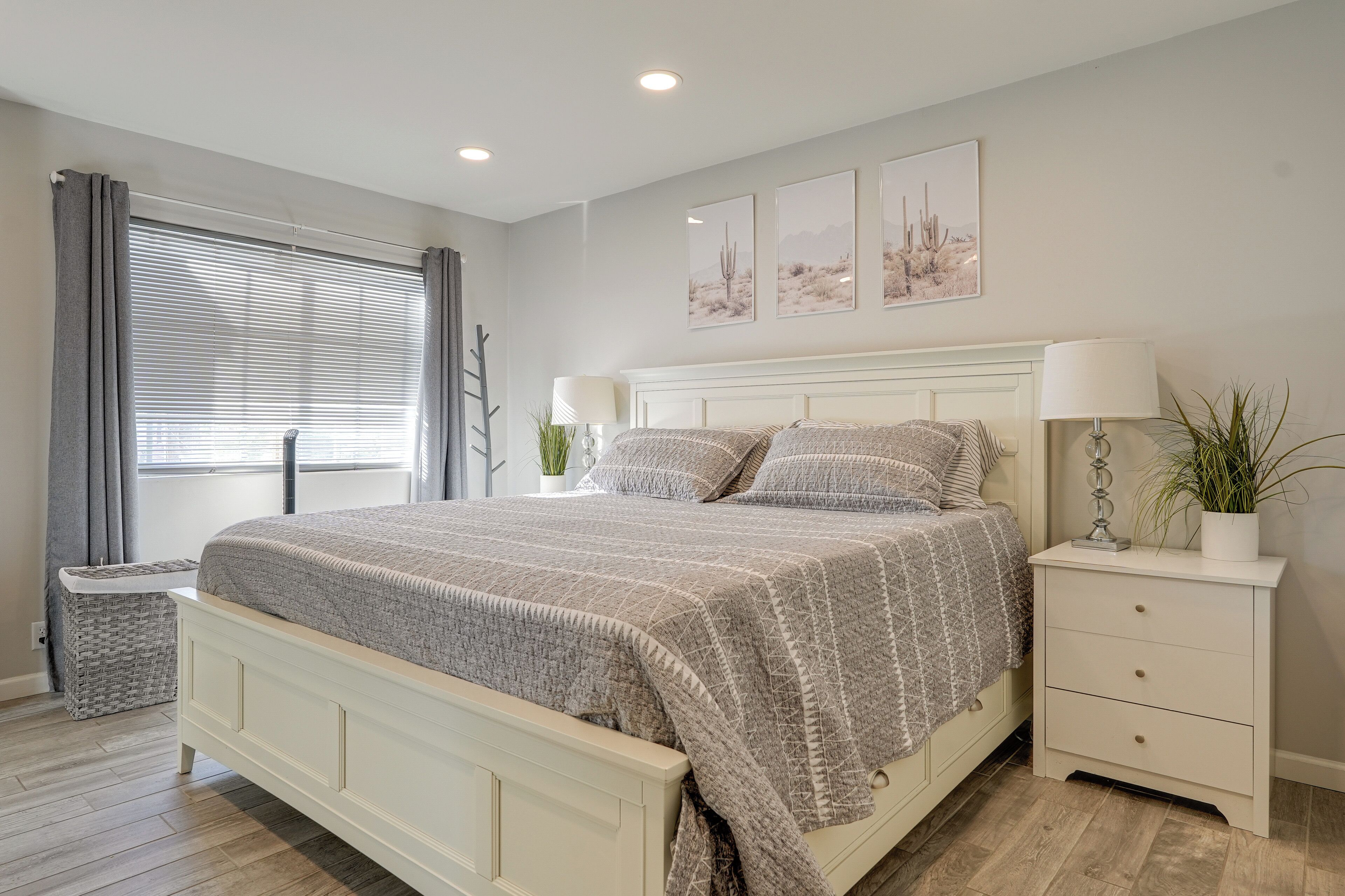 2 makuuhuonetta, työpöytä, silitysrauta/-lauta, internet