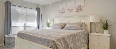 2 makuuhuonetta, työpöytä, silitysrauta/-lauta, internet