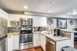 Fridge, microwave, stovetop, dishwasher