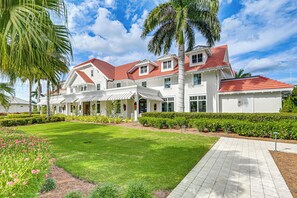 Exterior - 3 Mi to Naples Beach! Couple's Resort Getaway (Naples)