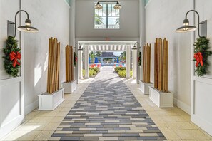 Interior - 3 Mi to Naples Beach! Couple's Resort Getaway (Naples)