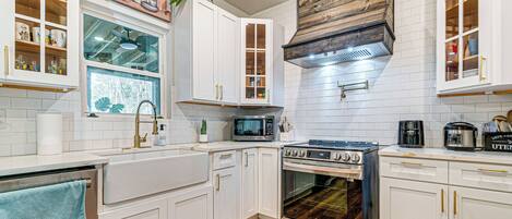 冷蔵庫、電子レンジ、コンロ、食器洗い機