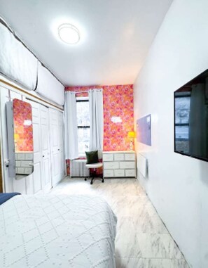 1 bedroom, bed sheets