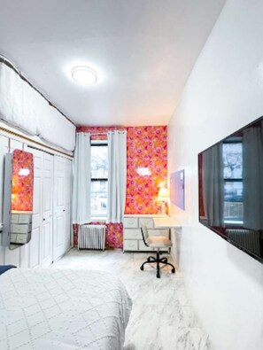 1 bedroom, bed sheets