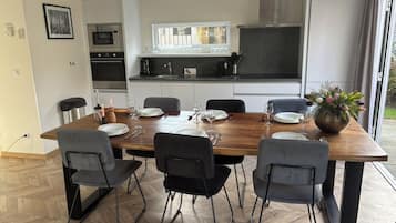 Micro-ondes, four, plaque de cuisson, lave-vaisselle