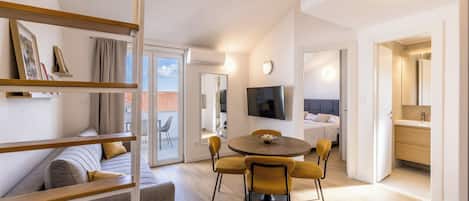 2 bedrooms, iron/ironing board, Internet, bed sheets