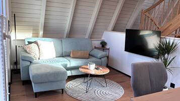 Smart TV, books, stereo