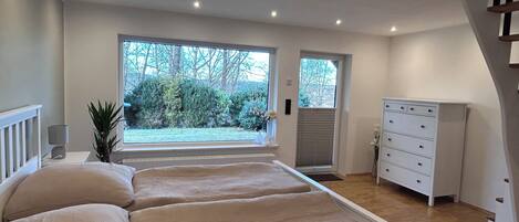 3 quartos, berço de viagem, Wi-Fi de cortesia, roupa de cama