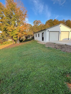 Exterior - Serene 3-bedroom modern farmhouse across from working Amish farm. (Franklinville)