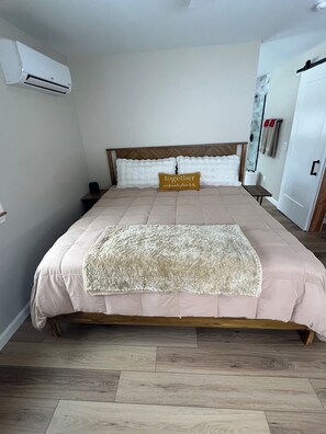 Iron/ironing board, WiFi, bed sheets - Serene 3-bedroom modern farmhouse across from working Amish farm. (Franklinville)
