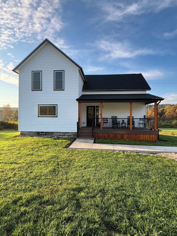 Exterior - Serene 3-bedroom modern farmhouse across from working Amish farm. (Franklinville)