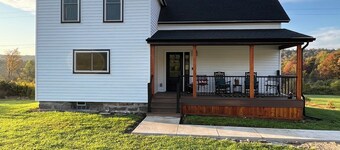 Serene 3-bedroom modern farmhouse across from working Amish farm.