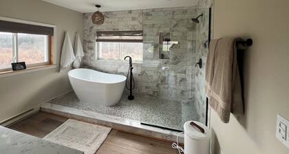 Serene 3-bedroom modern farmhouse across from working Amish farm.