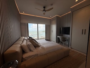 3 bedrooms, desk, iron/ironing board, WiFi