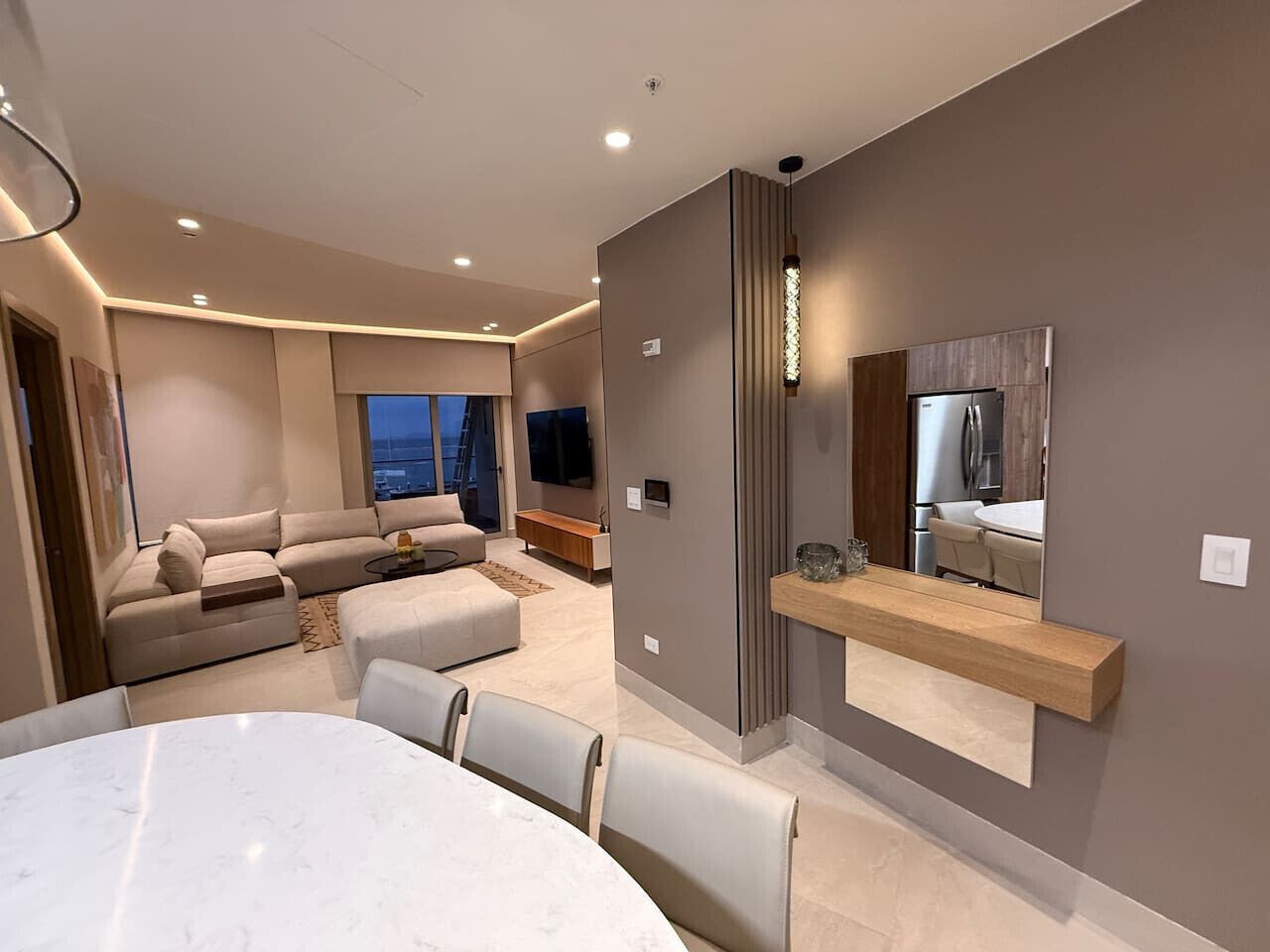 Télévision, table de tennis de table