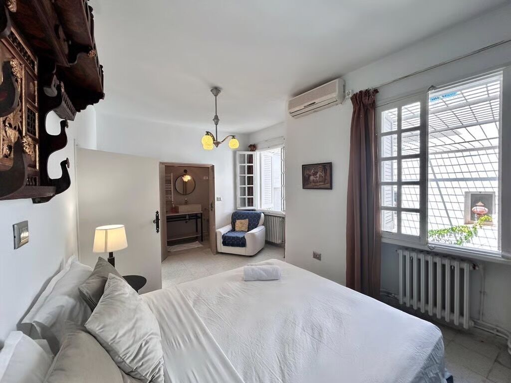 4 bedrooms, iron/ironing board, free WiFi, bed sheets