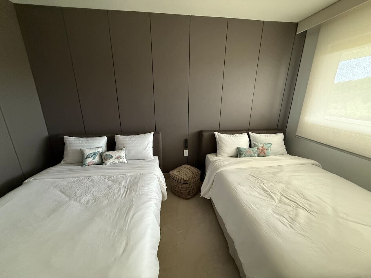 Bureau, fer et planche à repasser, Wi-Fi, draps fournis