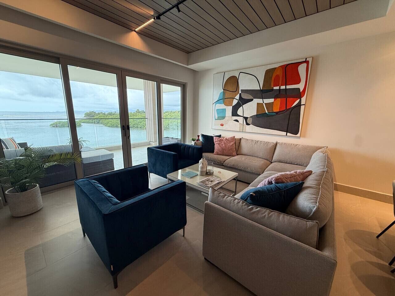 TV, mesa de pingue-pongue