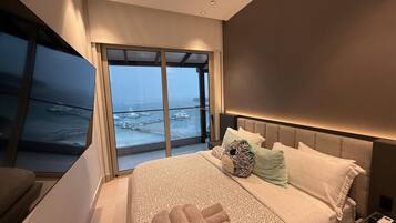 Desk, iron/ironing board, WiFi, bed sheets