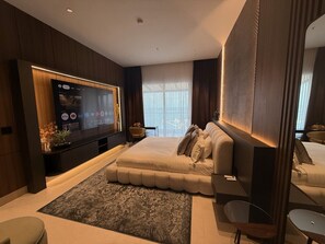4 bedrooms, desk, iron/ironing board, WiFi