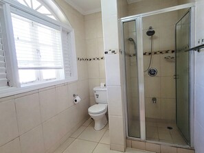 Shower, towels, soap, toilet paper - Calabash House | 4BR Spacious Family Villa (Lowlands)