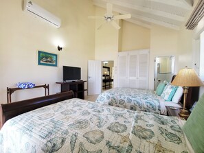 4 bedrooms, iron/ironing board, Internet, bed sheets