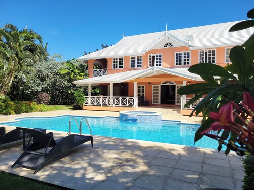 Calabash House | 4BR Spacious Family Villa