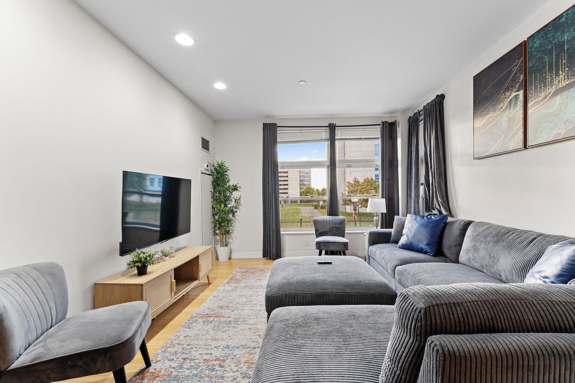 Apartment, 2 Bedrooms | Front of property