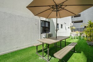 Basic Apartment | Outdoor dining - 2 Bedroom apt 350m fr the Beach, BC Center Ean0104 (Balneário Camboriú)