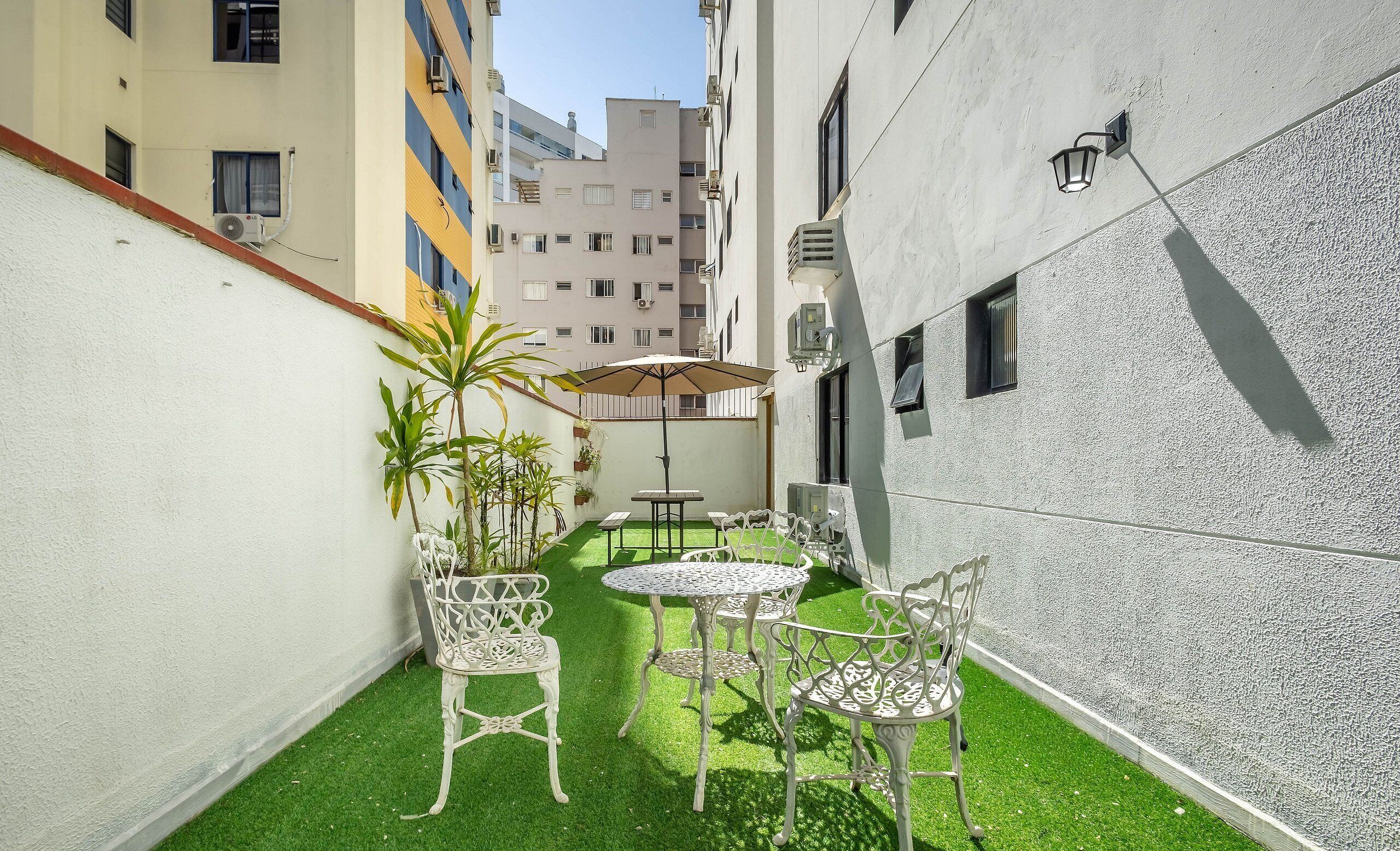Basic Apartment | Outdoor dining